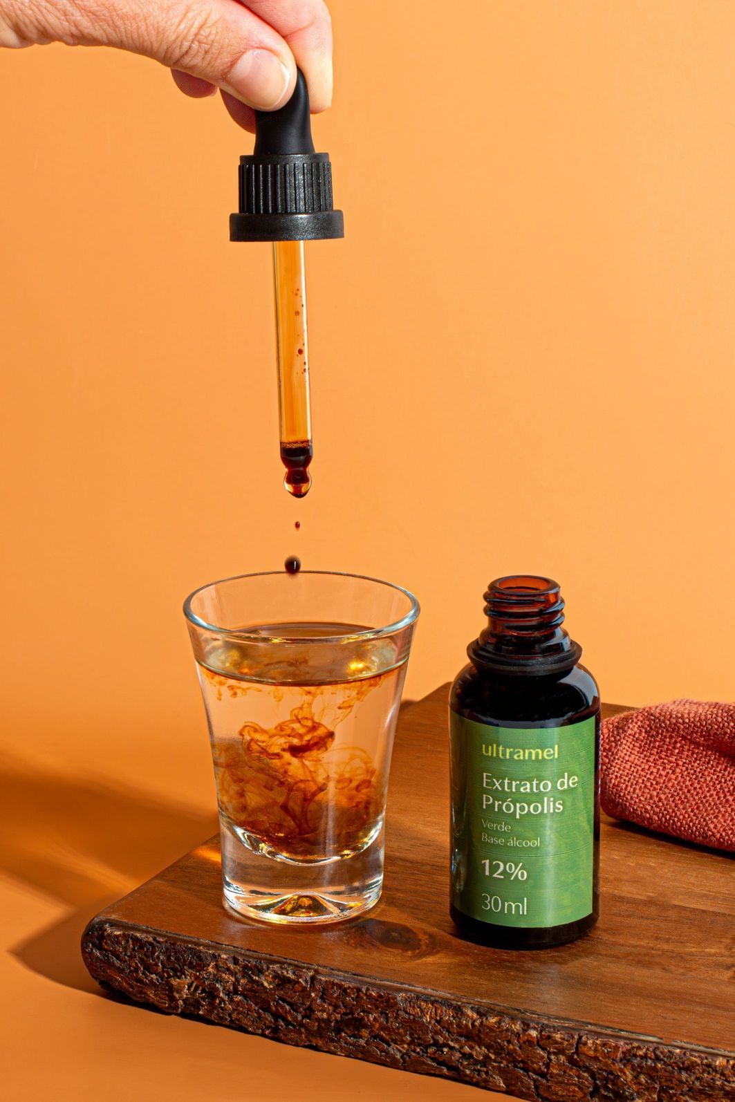 Própolis Verde 12% Base Álcool de Cereais Orgânico - 30ml Própolis Verde 12% Base Álcool de Cereais Orgânico - 30ml