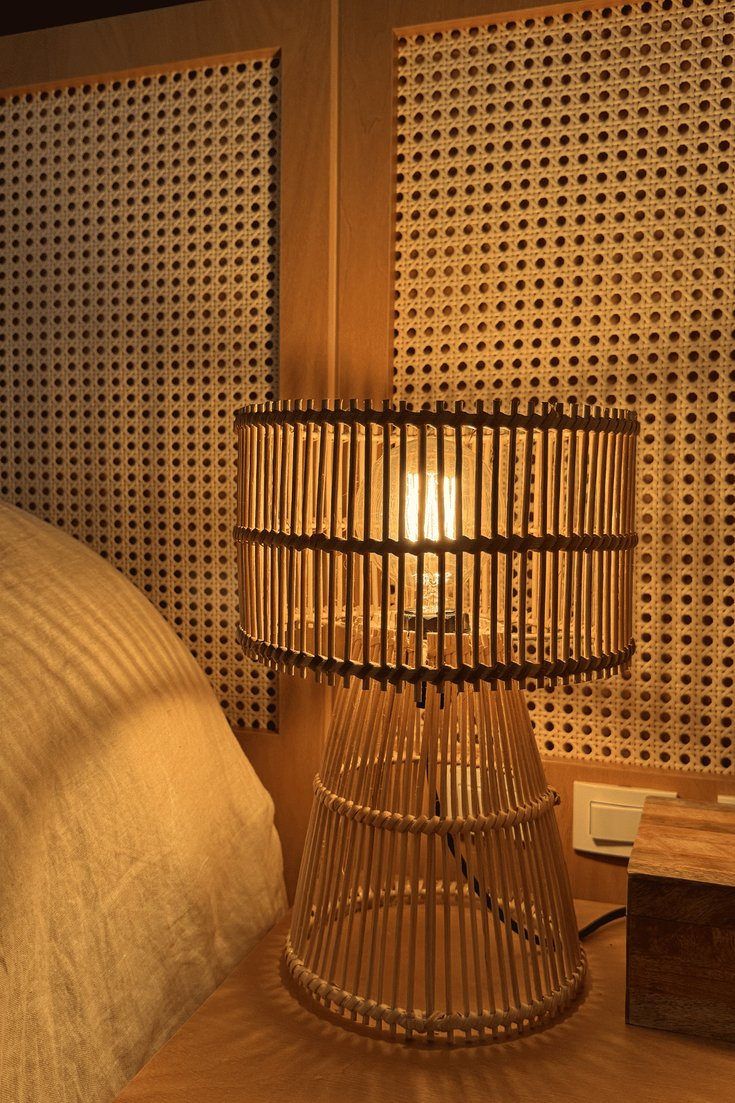 Lâmpada Incandescente - Luz Natural G80 - 220V