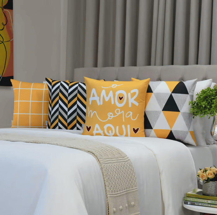 Kit 4 Capas de Almofada Decorativas O Amor Mora Aqui Amarelo
