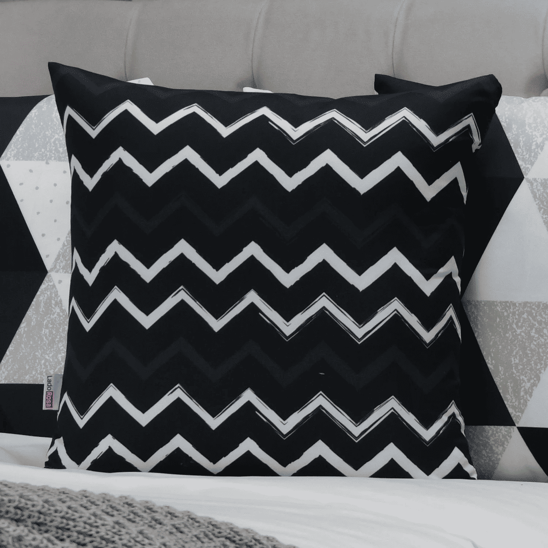 Kit: 4 Capas de Almofada Decorativas Glamour Black Kit: 4 Capas de Almofada Decorativas Glamour Black