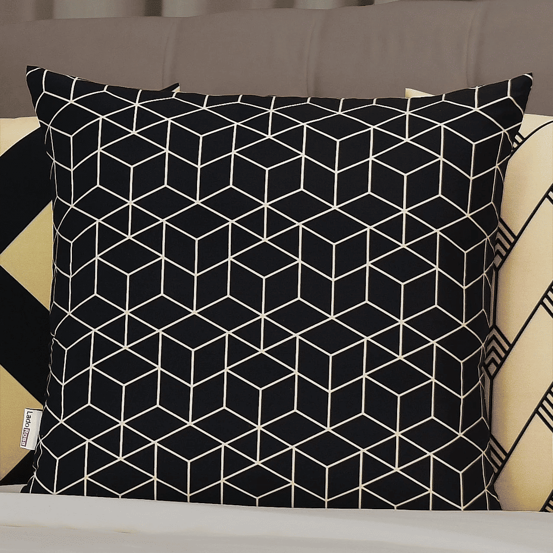 Kit: 4 Capas de Almofada Decorativas Geométrica Black Gilt 