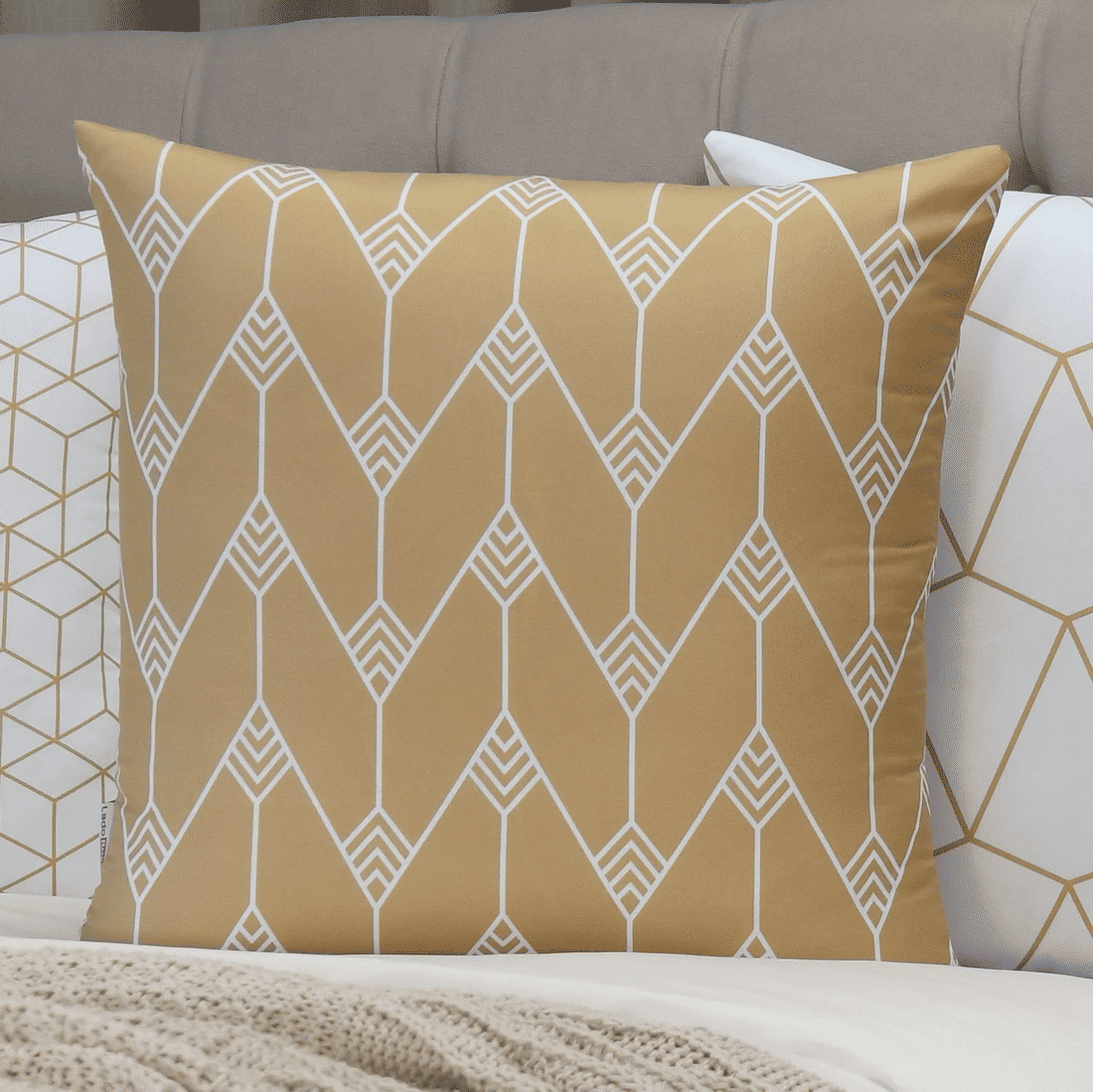Kit: 4 Capas de Almofada Decorativas Geométrica Gilt