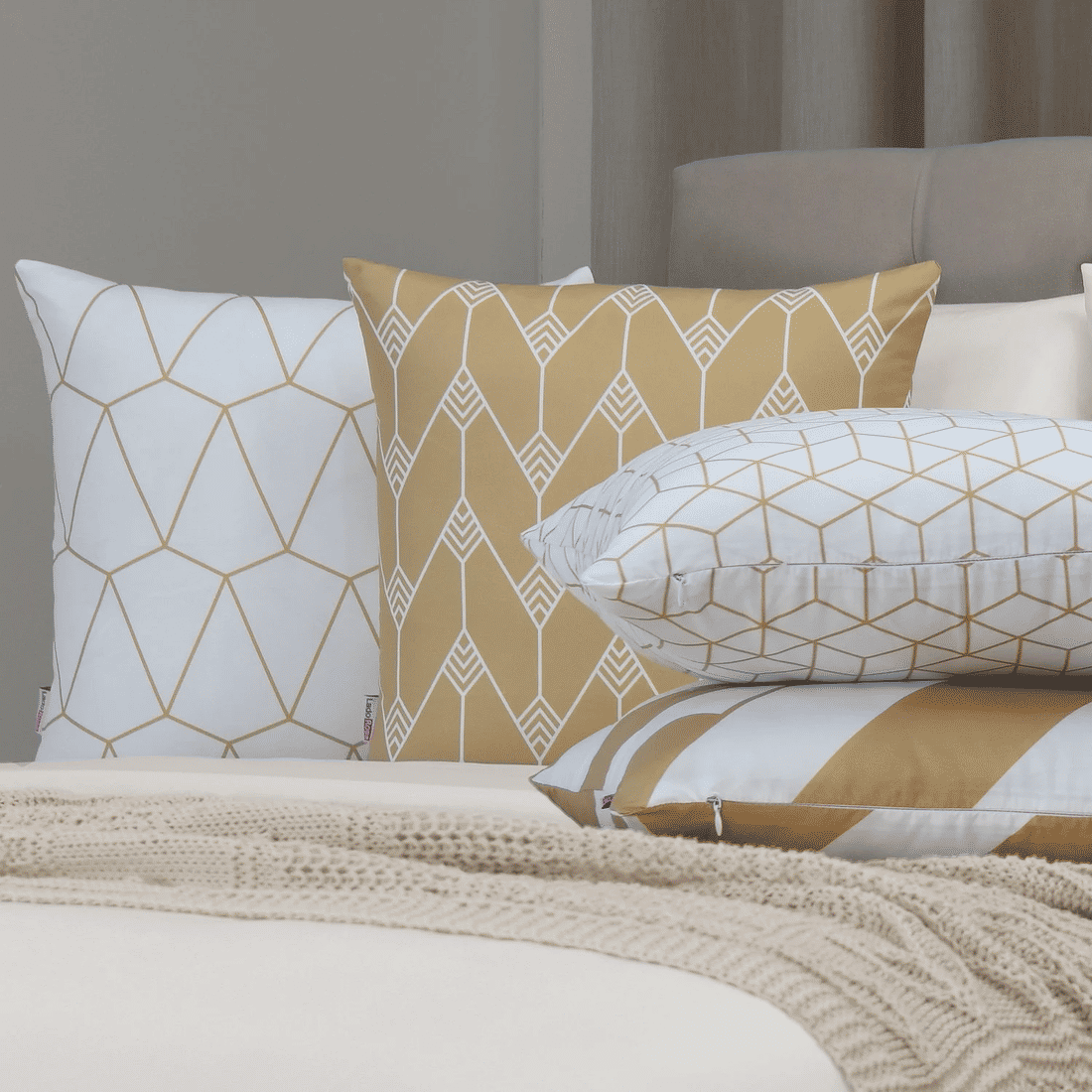 Kit: 4 Capas de Almofada Decorativas Geométrica Gilt