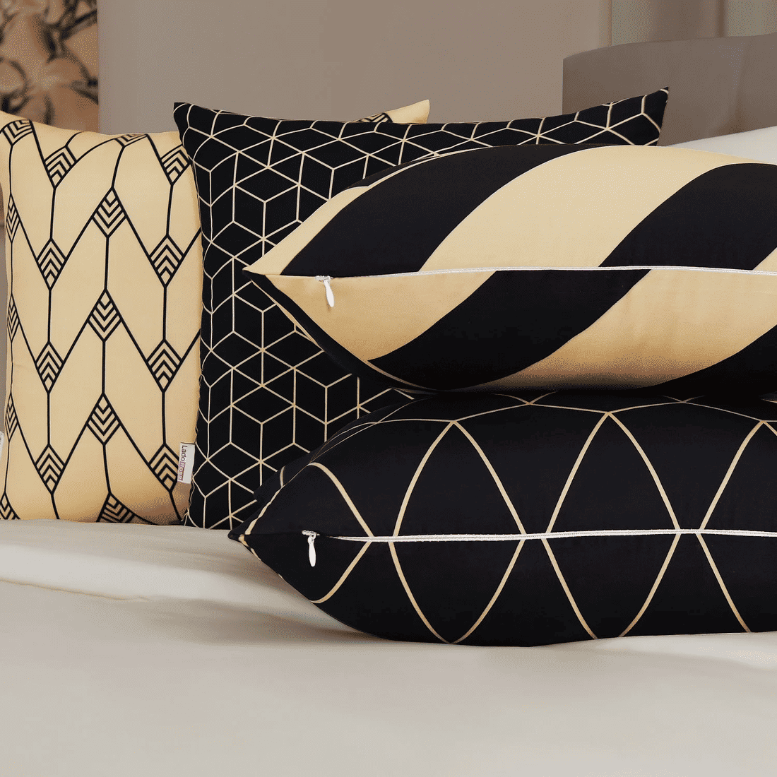 Kit: 4 Capas de Almofada Decorativas Geométrica Black Gilt 