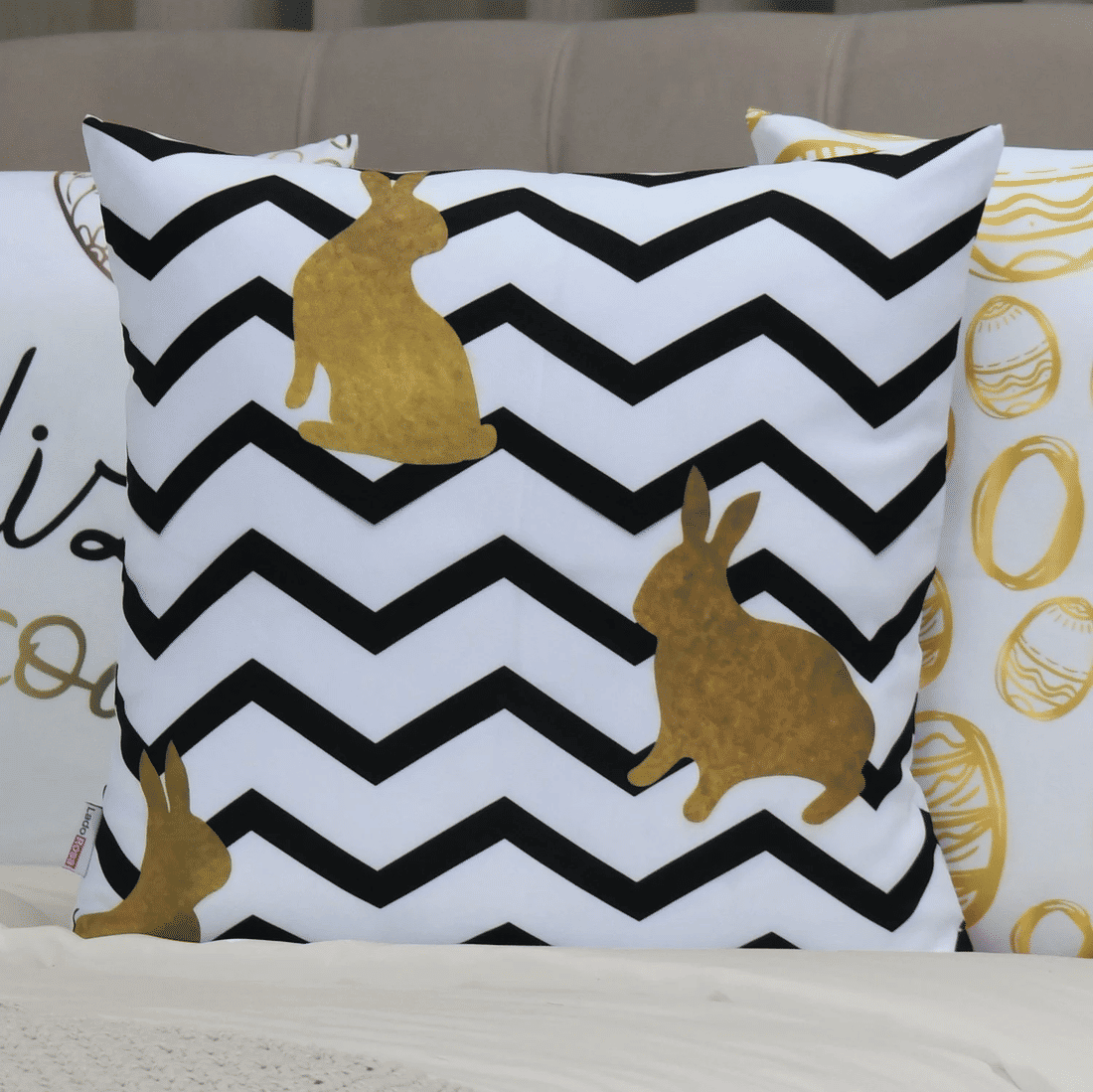 Kit: 4 Capas de Almofada Decorativas Pascoa Gold 