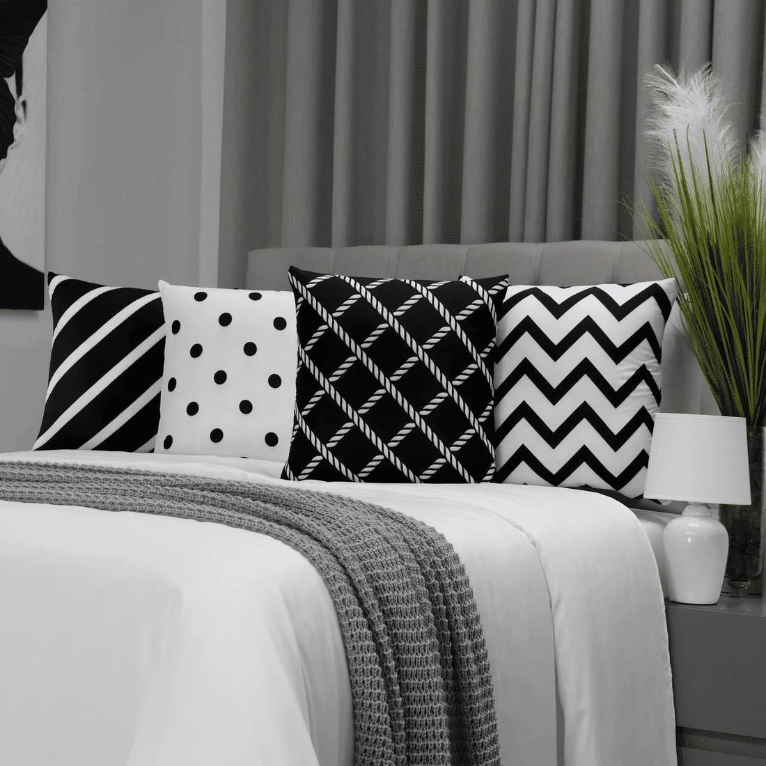 Kit: 4 Capas de Almofada Decorativas Serit Preto e Branco Kit: 4 Capas de Almofada Decorativas Serit Preto e Branco