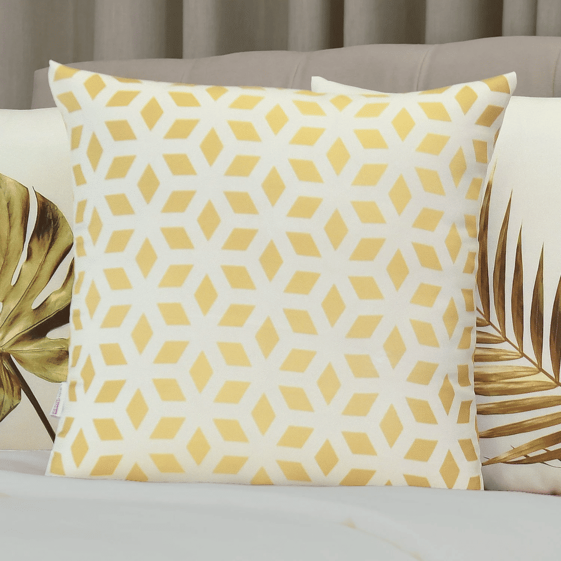 Kit: 4 Capas de Almofada Decorativas Floral Mili Dourado