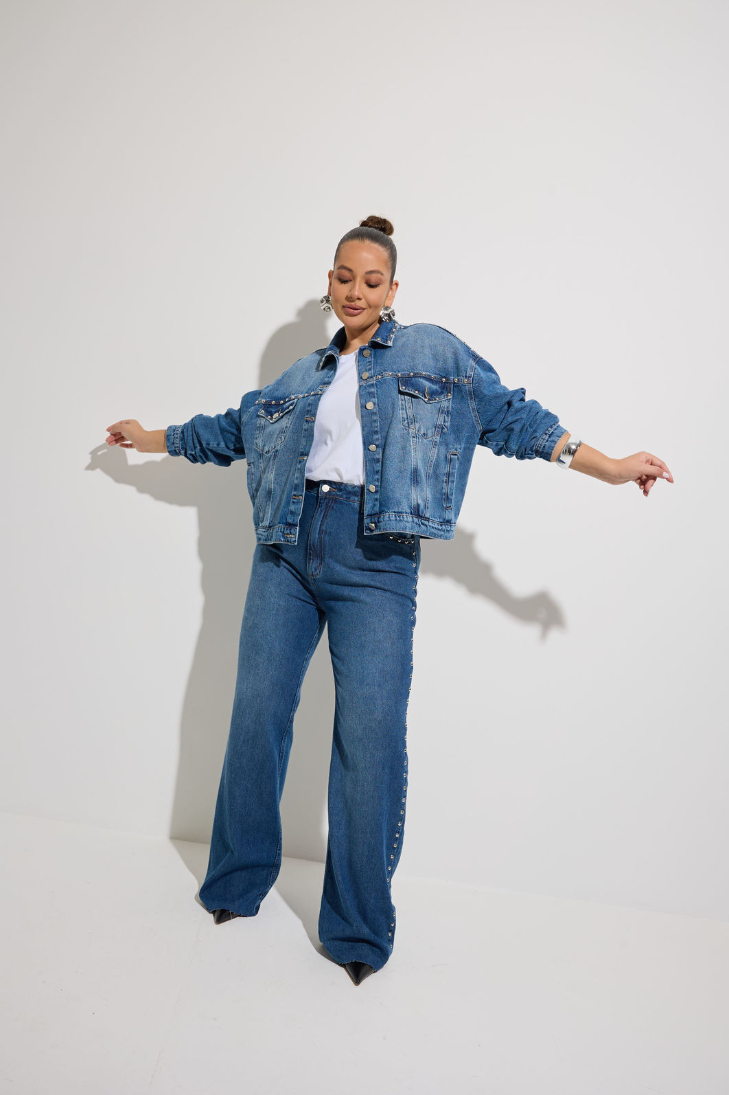 Jaqueta Jeans Com Tachas Shai Jaqueta Jeans Com Tachas Shai