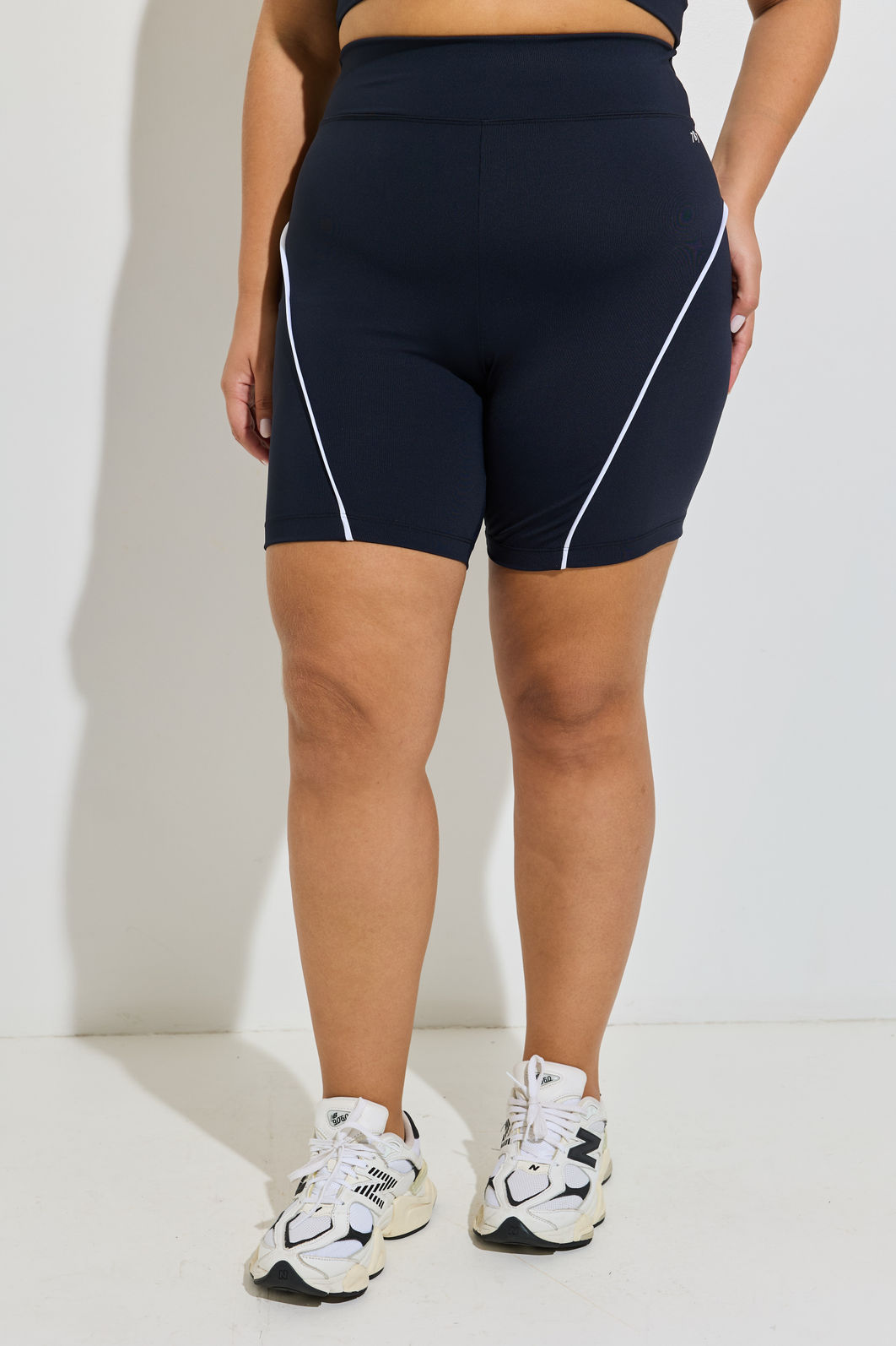Bermuda Fitness Plus Size Preta e Branca