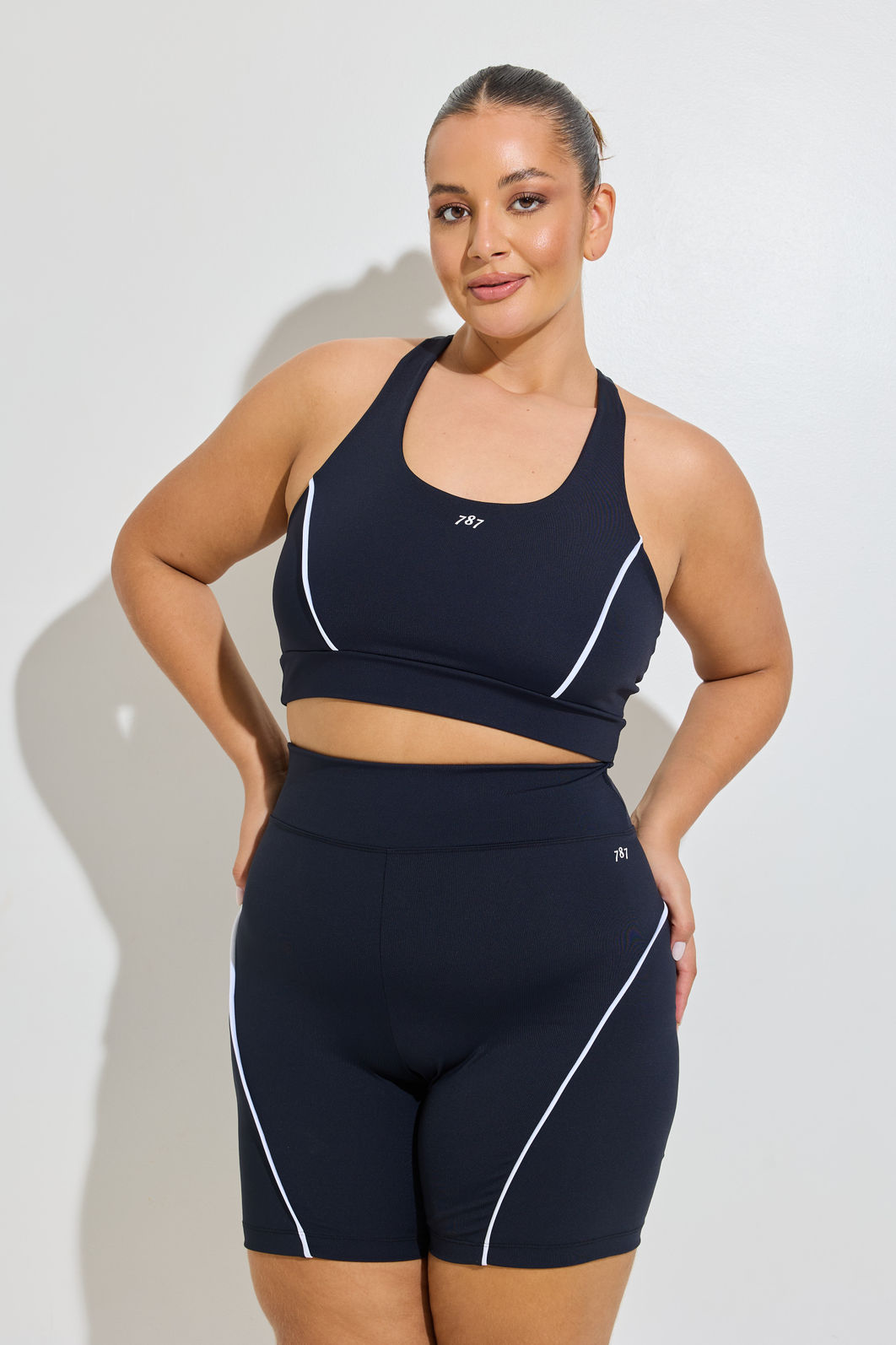Bermuda Fitness Plus Size Preta e Branca