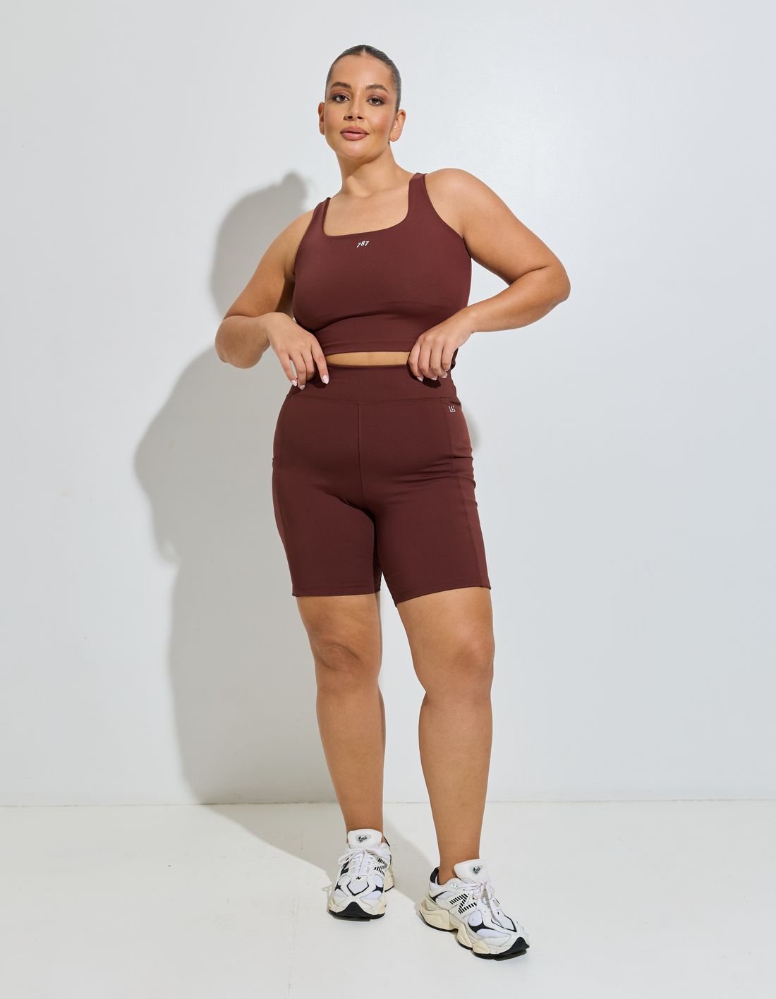 Bermuda Fitness Plus Size com Bolso Mocha Bermuda Fitness Plus Size com Bolso Mocha