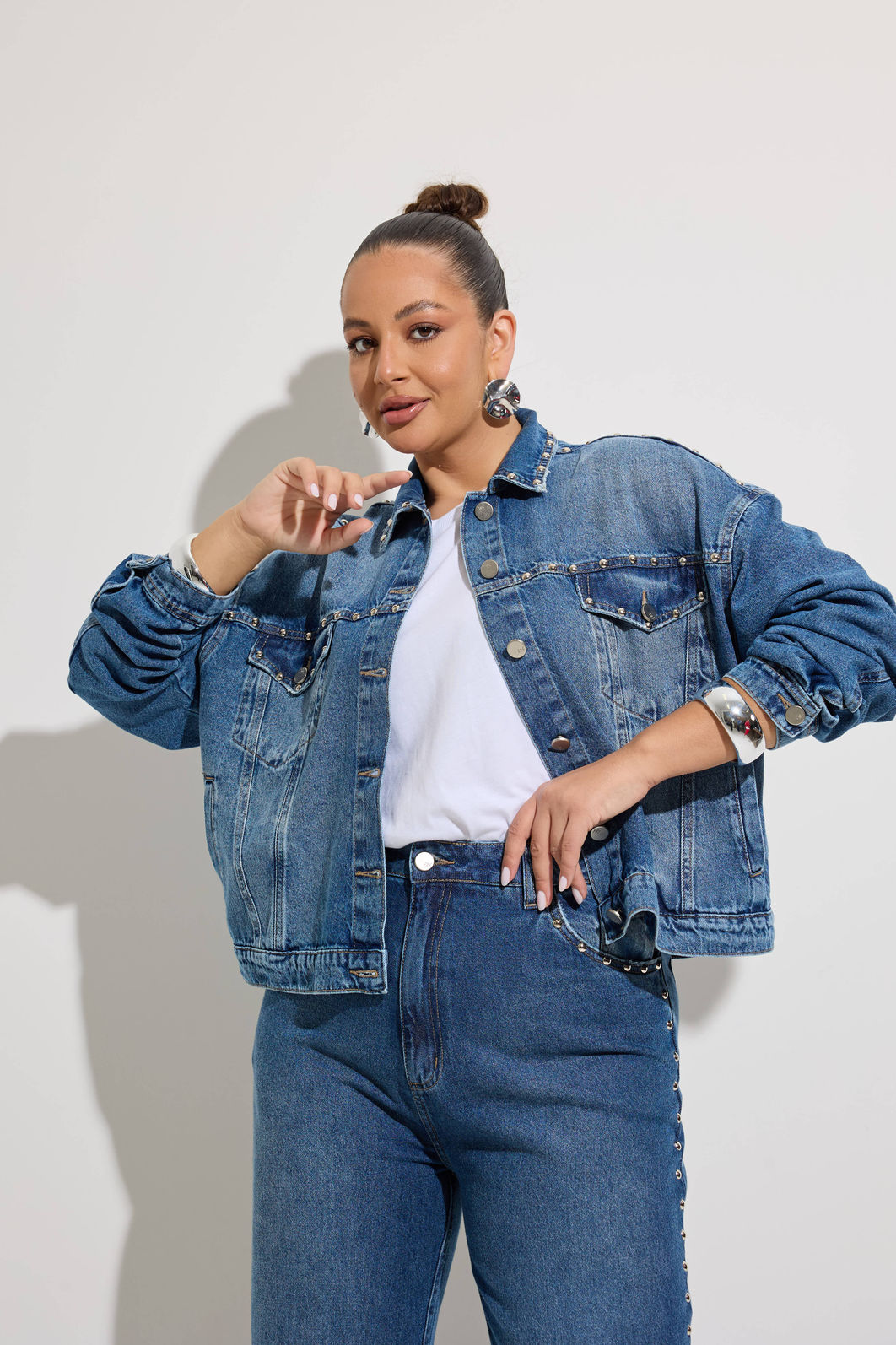 Jaqueta Jeans Com Tachas Shai Jaqueta Jeans Com Tachas Shai