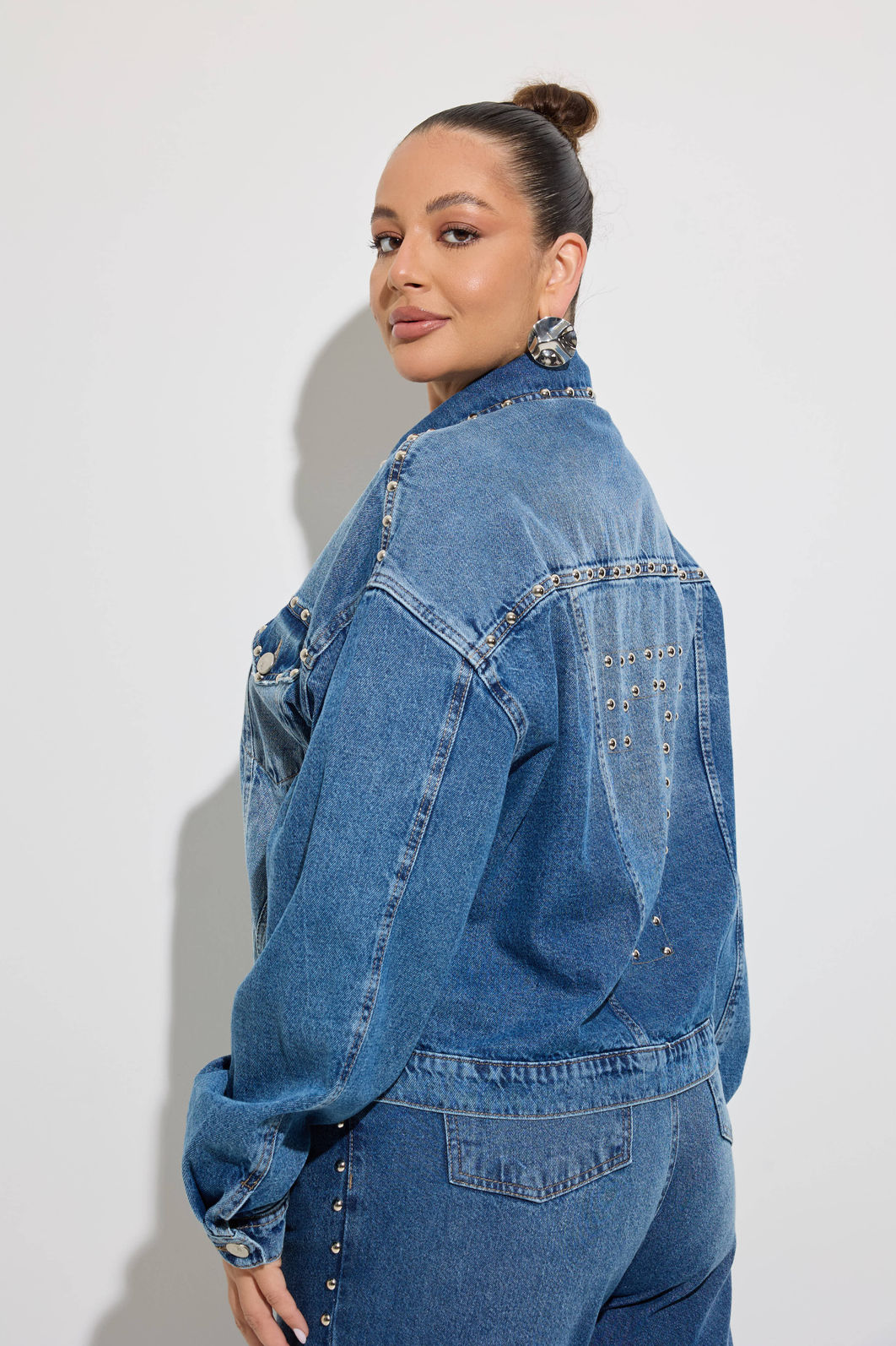 Jaqueta Jeans Com Tachas Shai Jaqueta Jeans Com Tachas Shai
