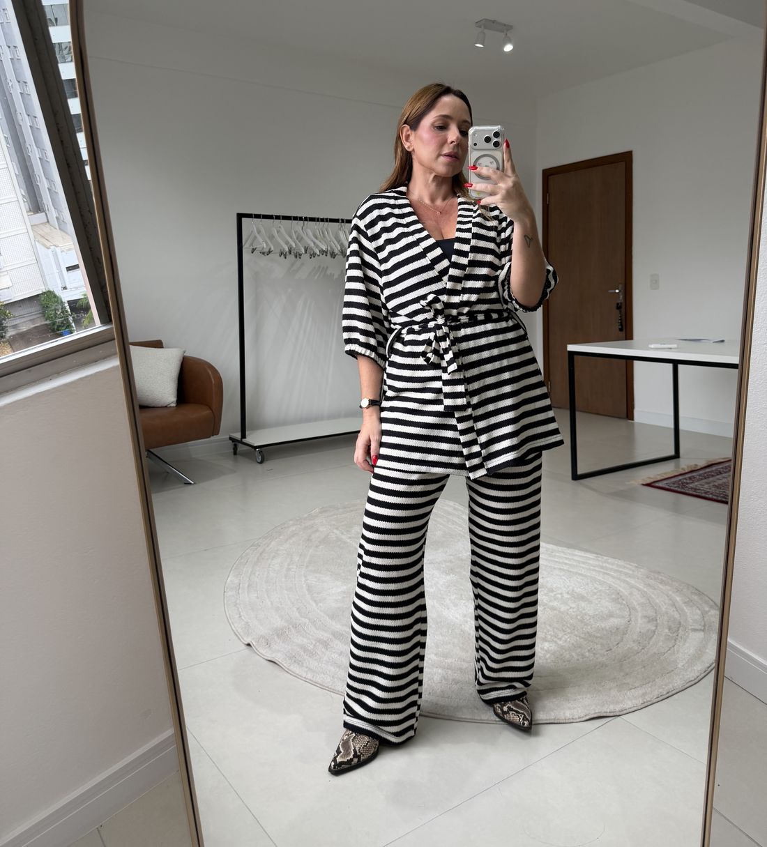 Kimono Crochet Listrado Preto e Branco