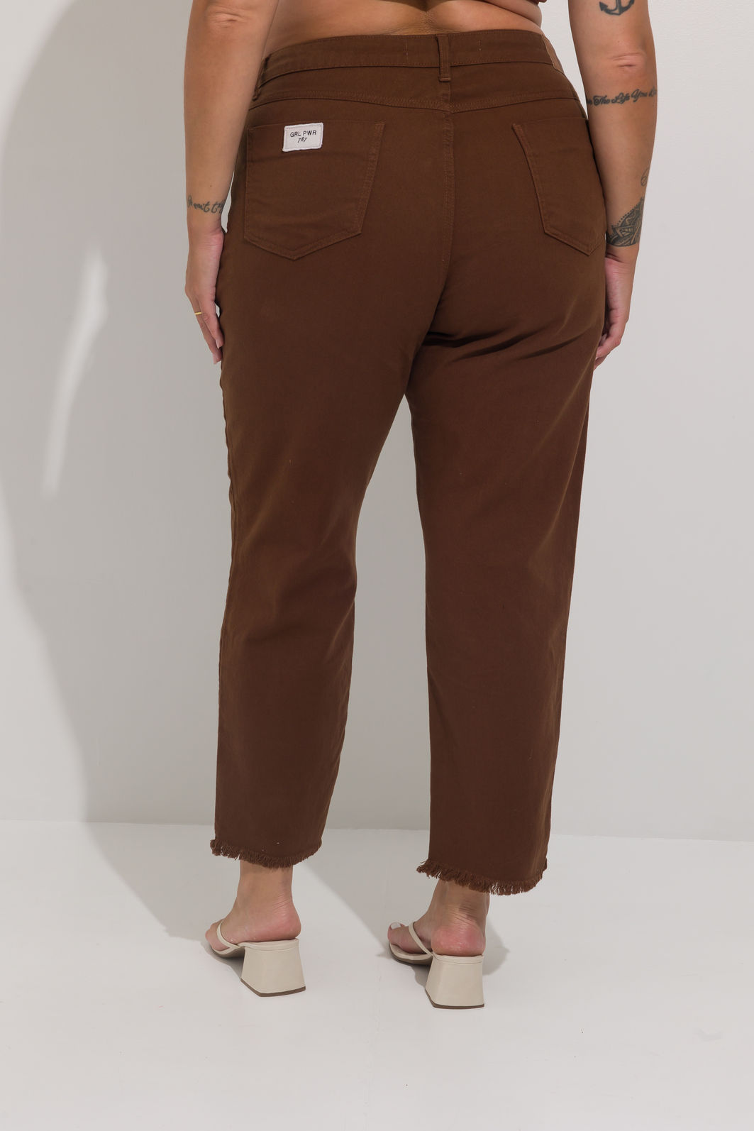 Calça Mom Jeans Vintage Plus Size Barbara Mocha