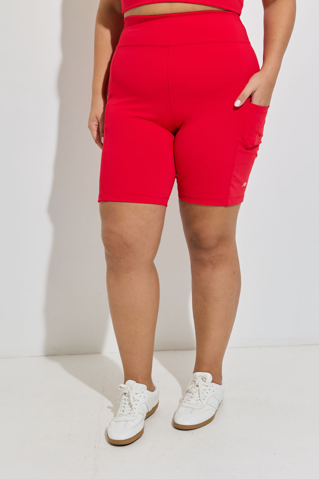 Bermuda Fitness Plus Size Com Bolso Vermelho Bermuda Fitness Plus Size Com Bolso Vermelho