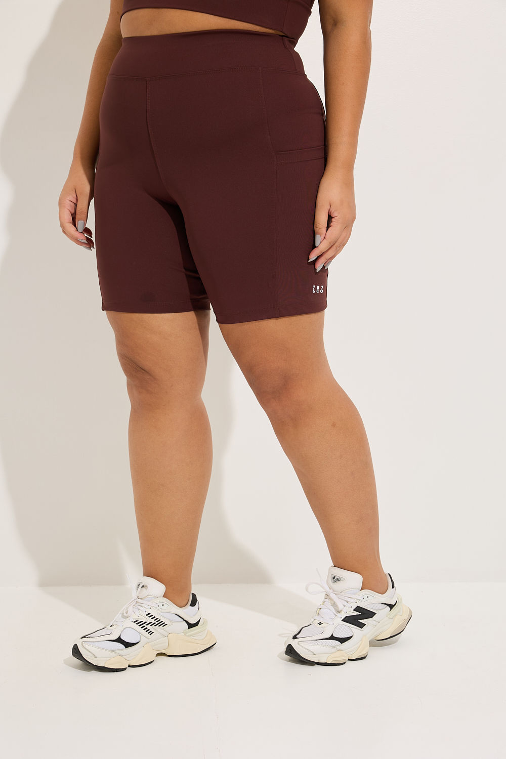 Bermuda Fitness Plus Size com Bolso Mocha Bermuda Fitness Plus Size com Bolso Mocha