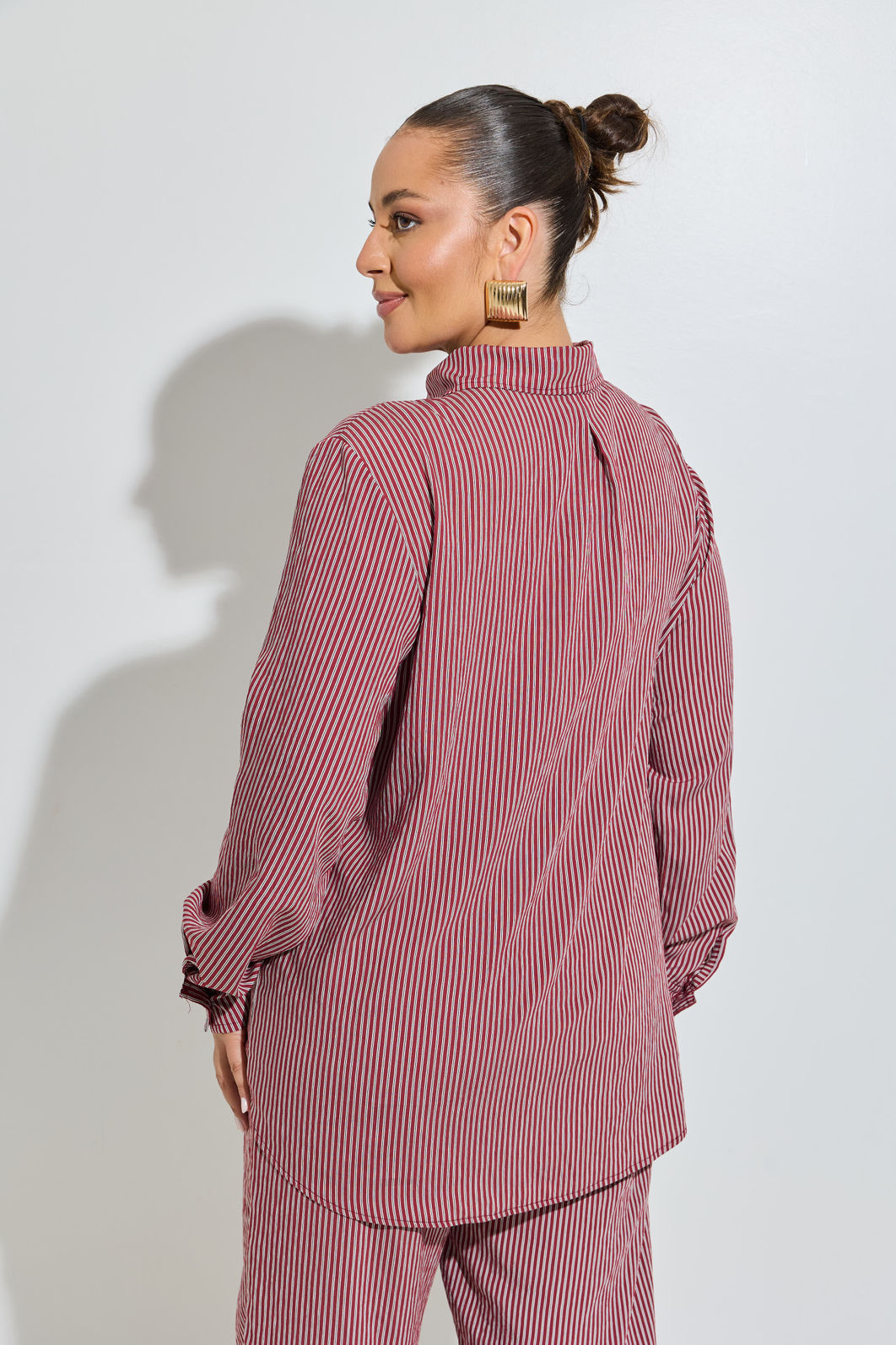 Camisa Alfaiataria Ellen Listrada Vinho