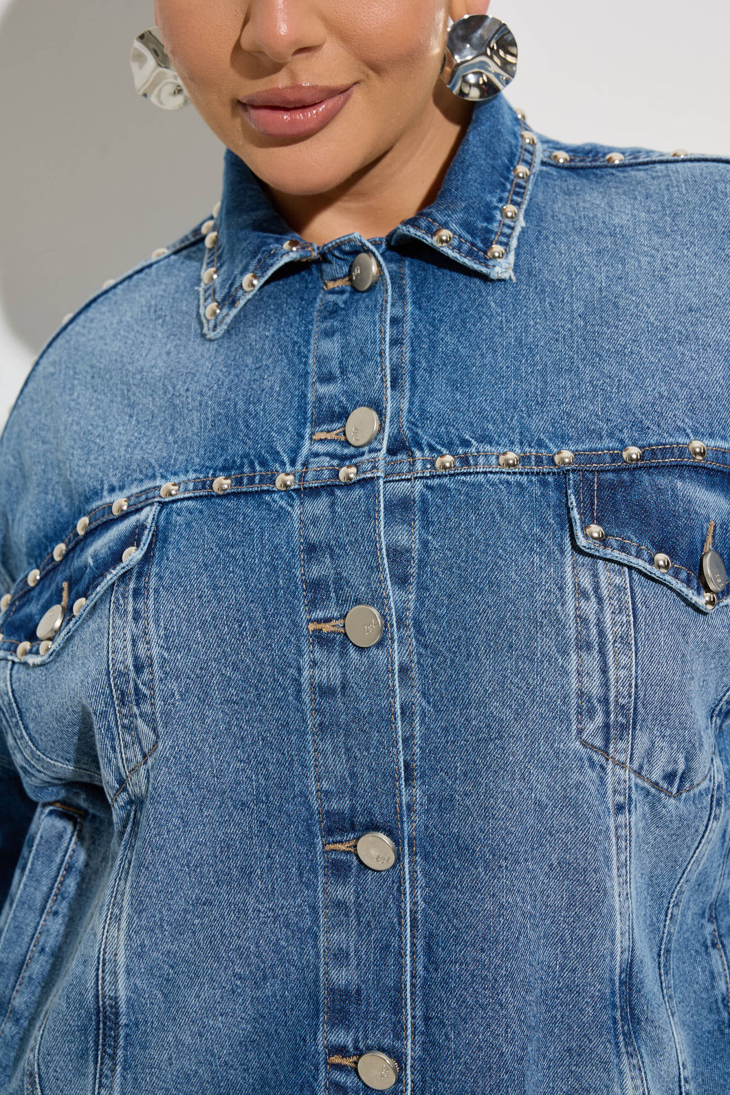 Jaqueta Jeans Com Tachas Shai Jaqueta Jeans Com Tachas Shai