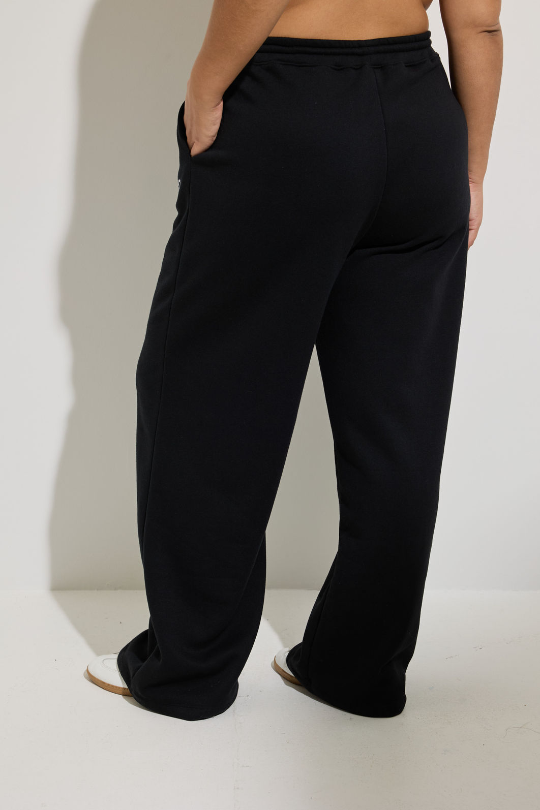 Calça Moletom Basic Preta Calça Moletom Basic Preta