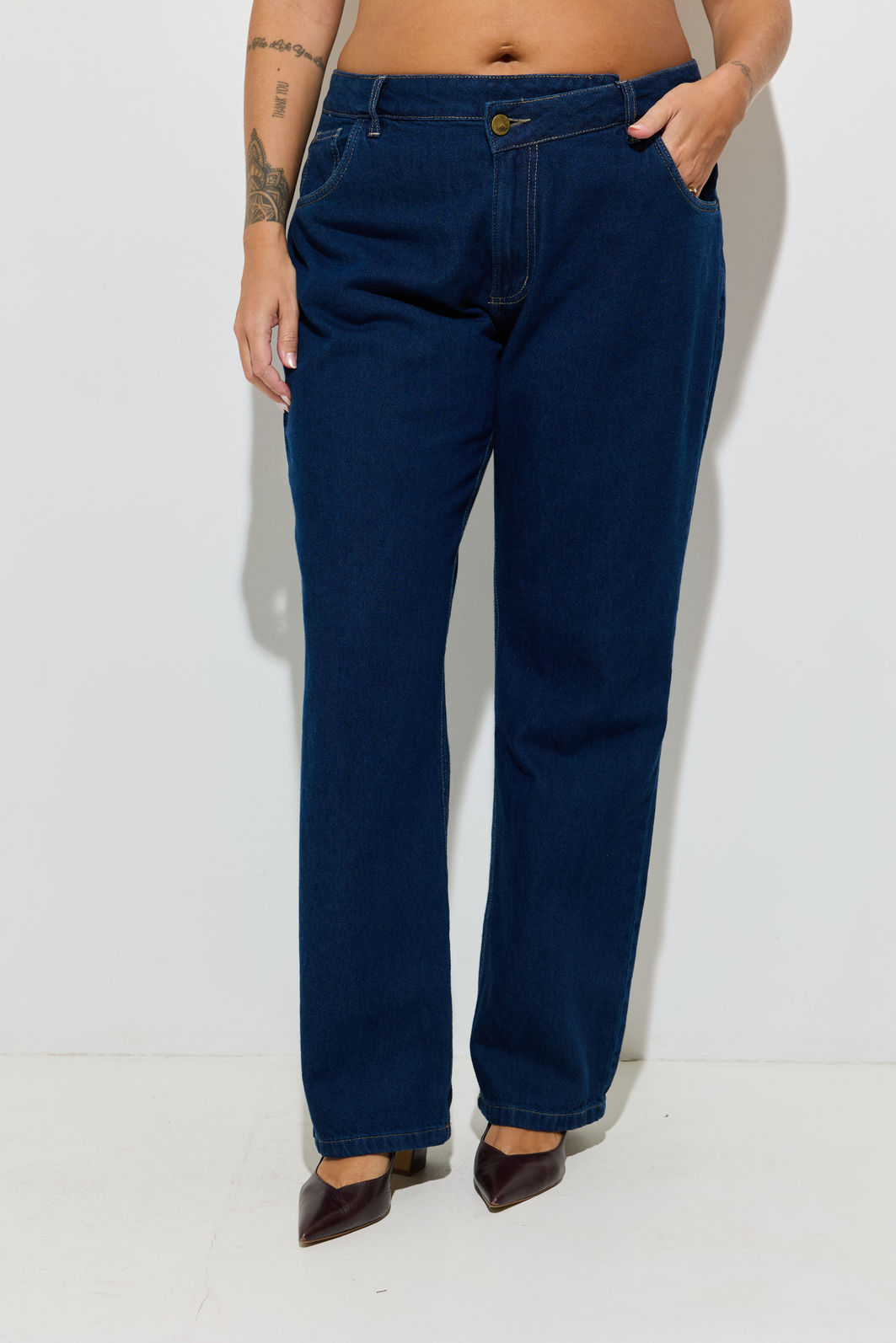 Calça Jeans Cintura Cruzada Plus Size Maria Laura