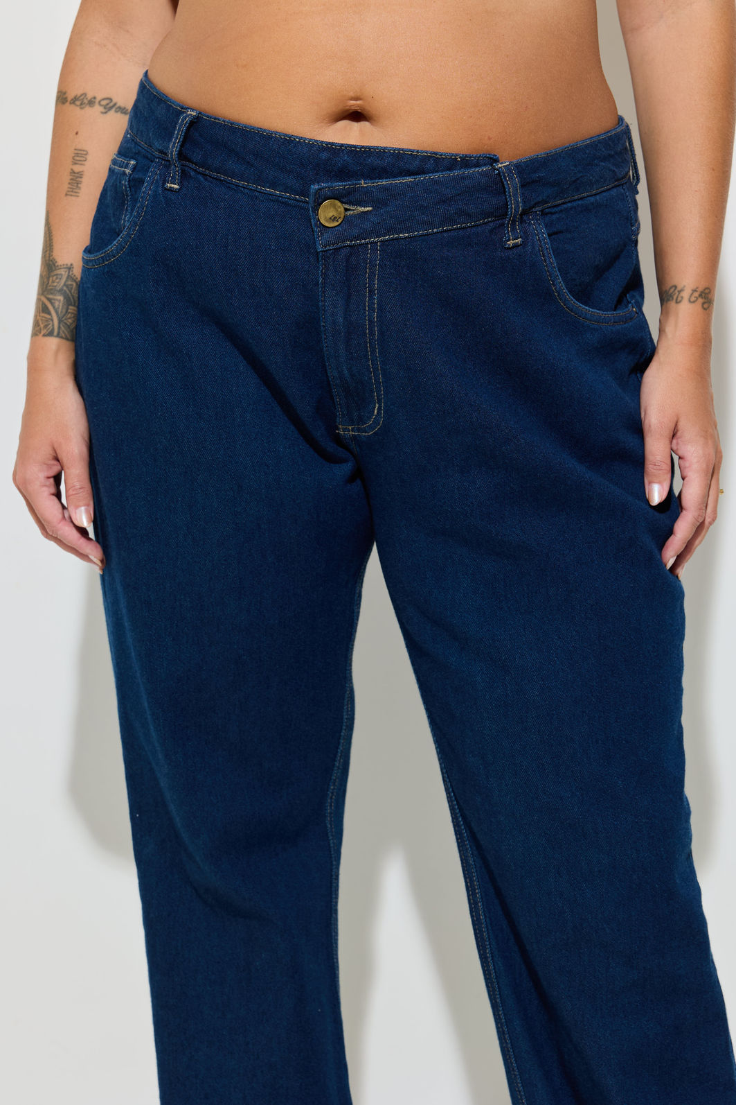 Calça Jeans Cintura Cruzada Plus Size Maria Laura