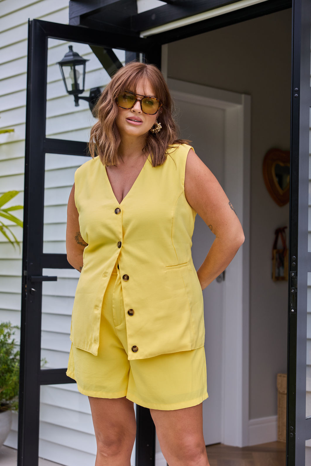 Shorts Alfaiataria Suelen Tencel Amarelo