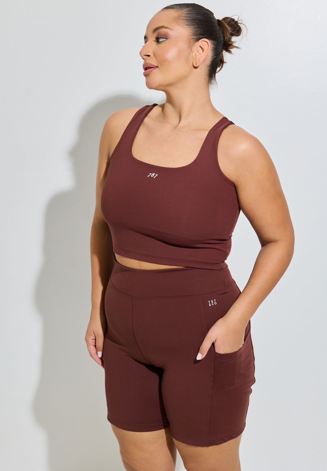 Bermuda Fitness Plus Size com Bolso Mocha Bermuda Fitness Plus Size com Bolso Mocha
