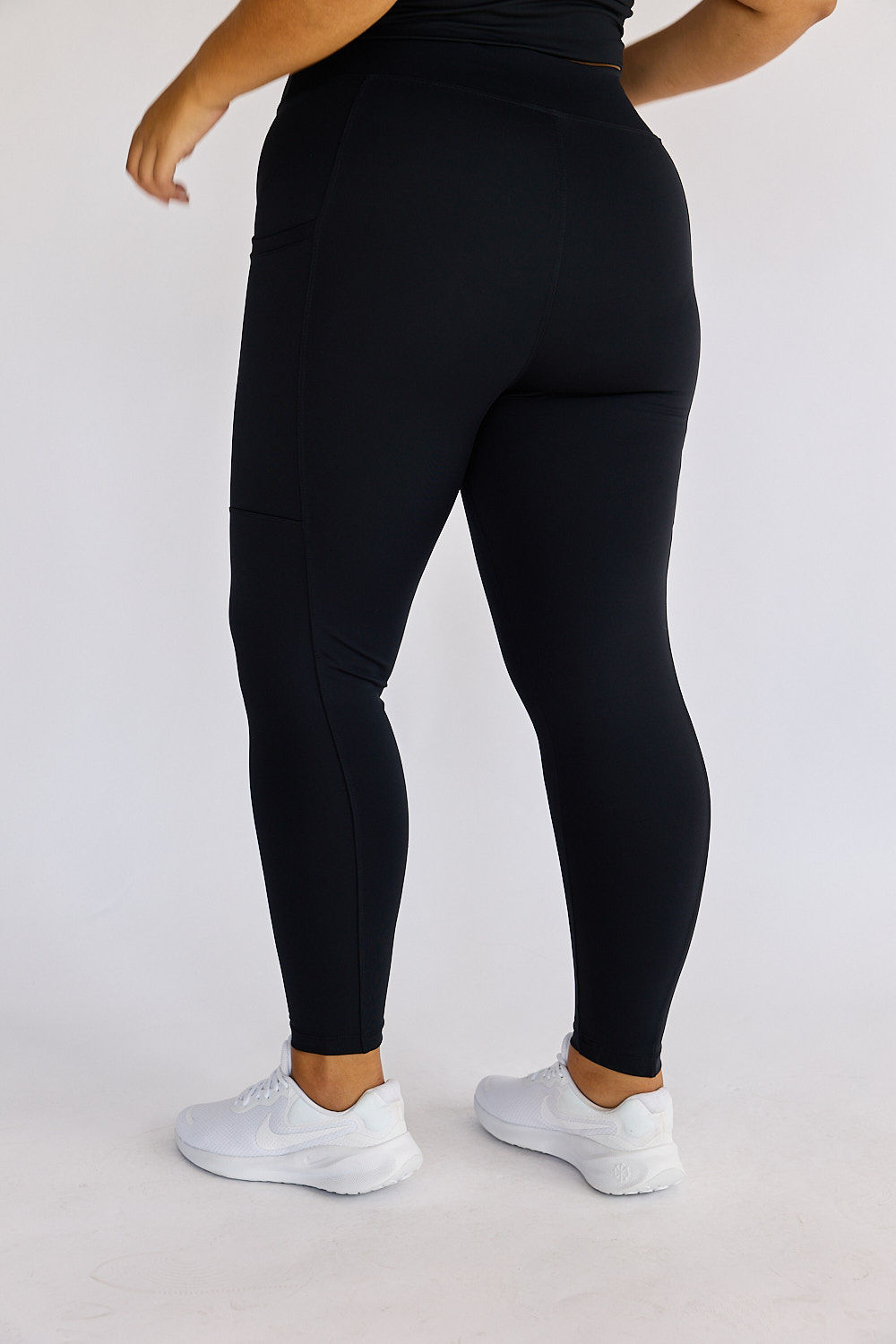 Legging Fitness Plus Size com Bolso Preta