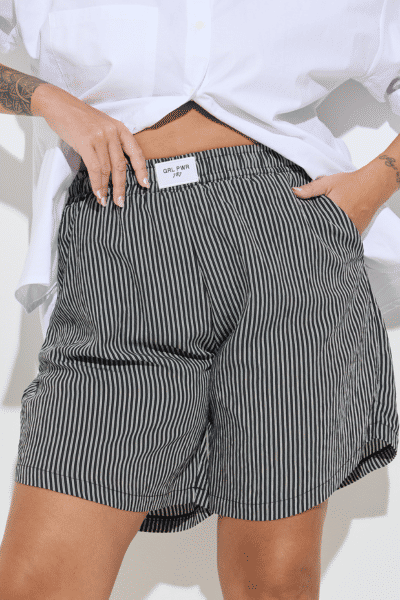 Shorts Ellen Listrado Preto