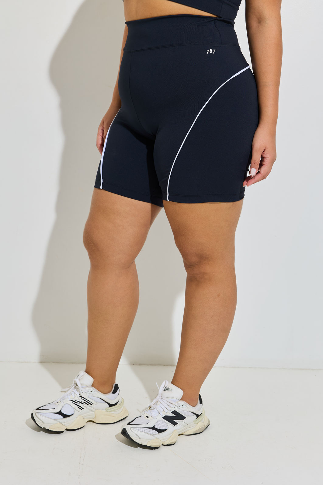 Bermuda Fitness Plus Size Preta e Branca