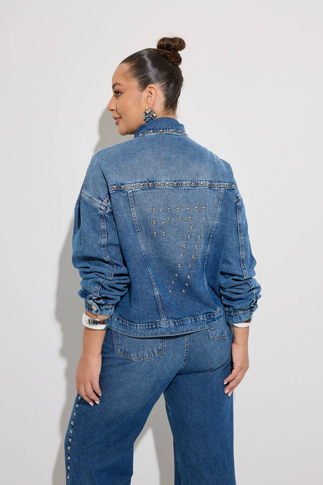 Jaqueta Jeans Com Tachas Shai Jaqueta Jeans Com Tachas Shai