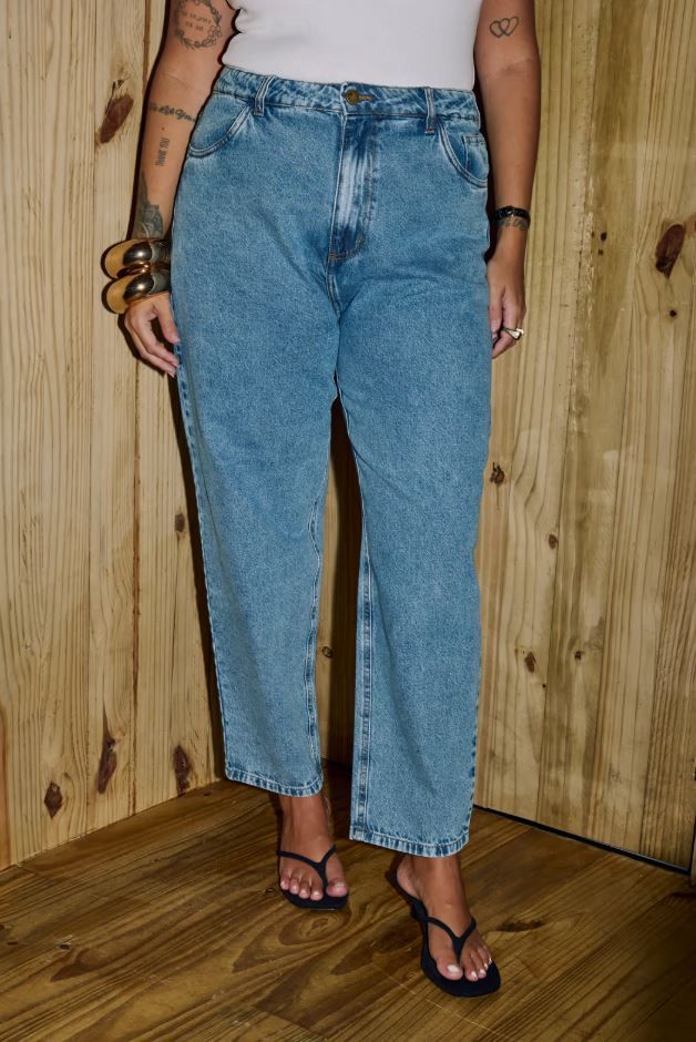 Calça Mom Jeans Plus Size Vicky Calça Mom Jeans Plus Size Vicky