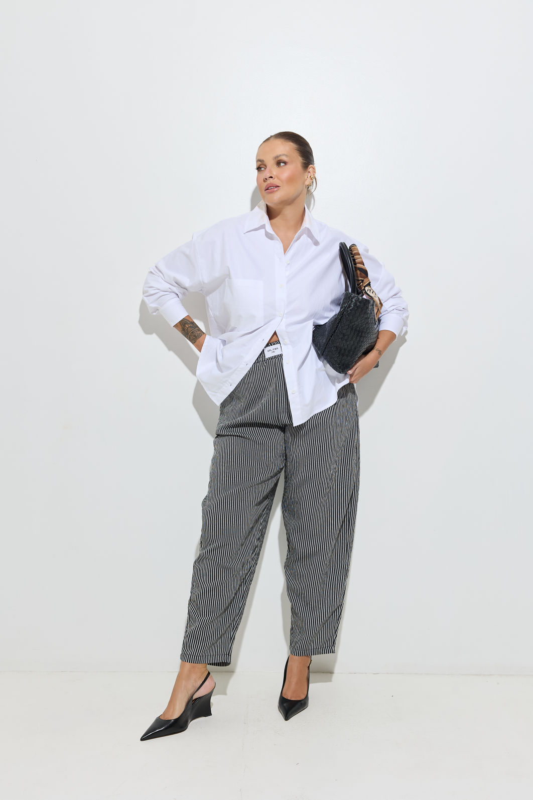 Calça Cenoura Listrada Preta