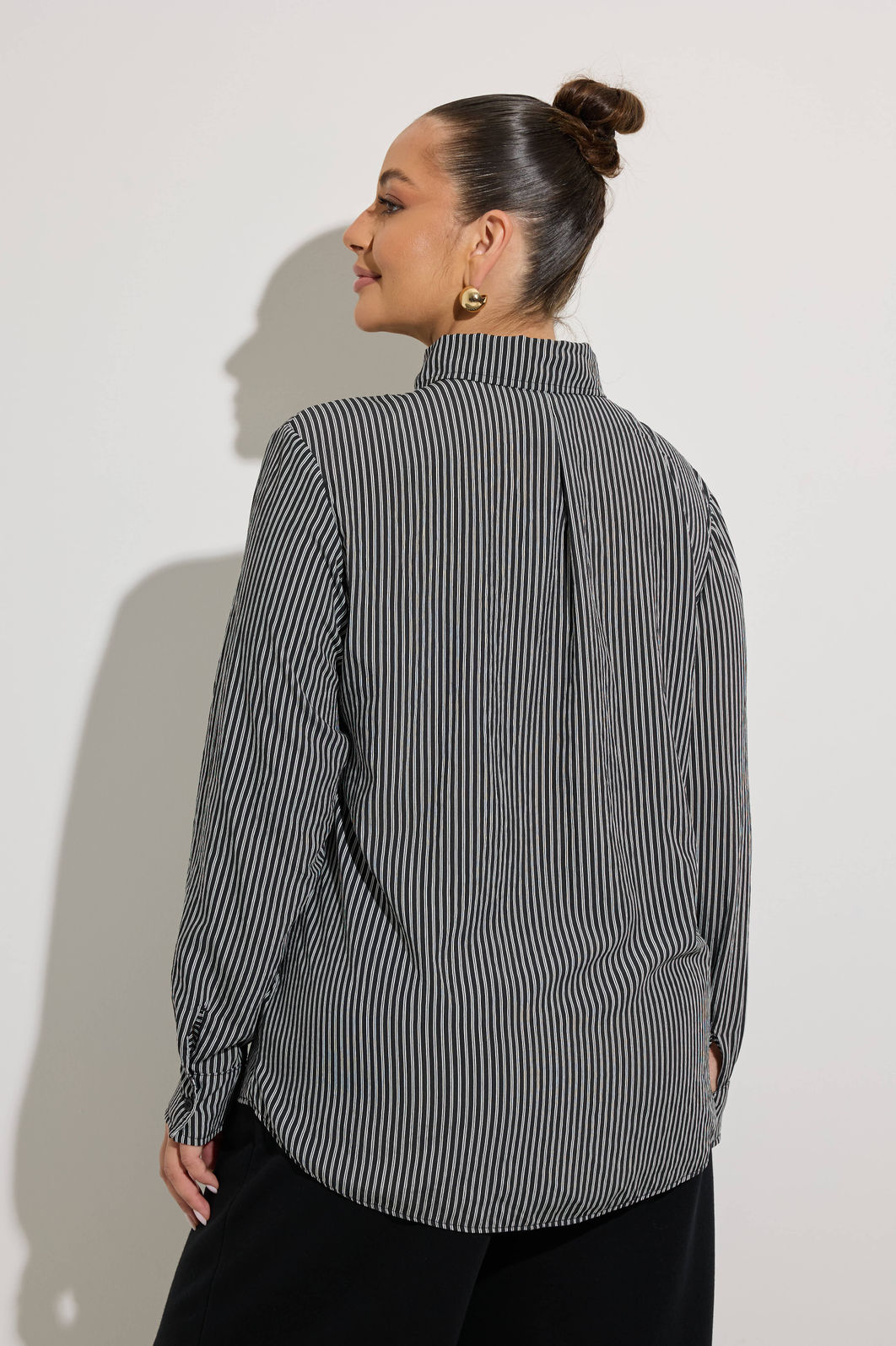 Camisa Alfaiataria Ellen Listrada Preta