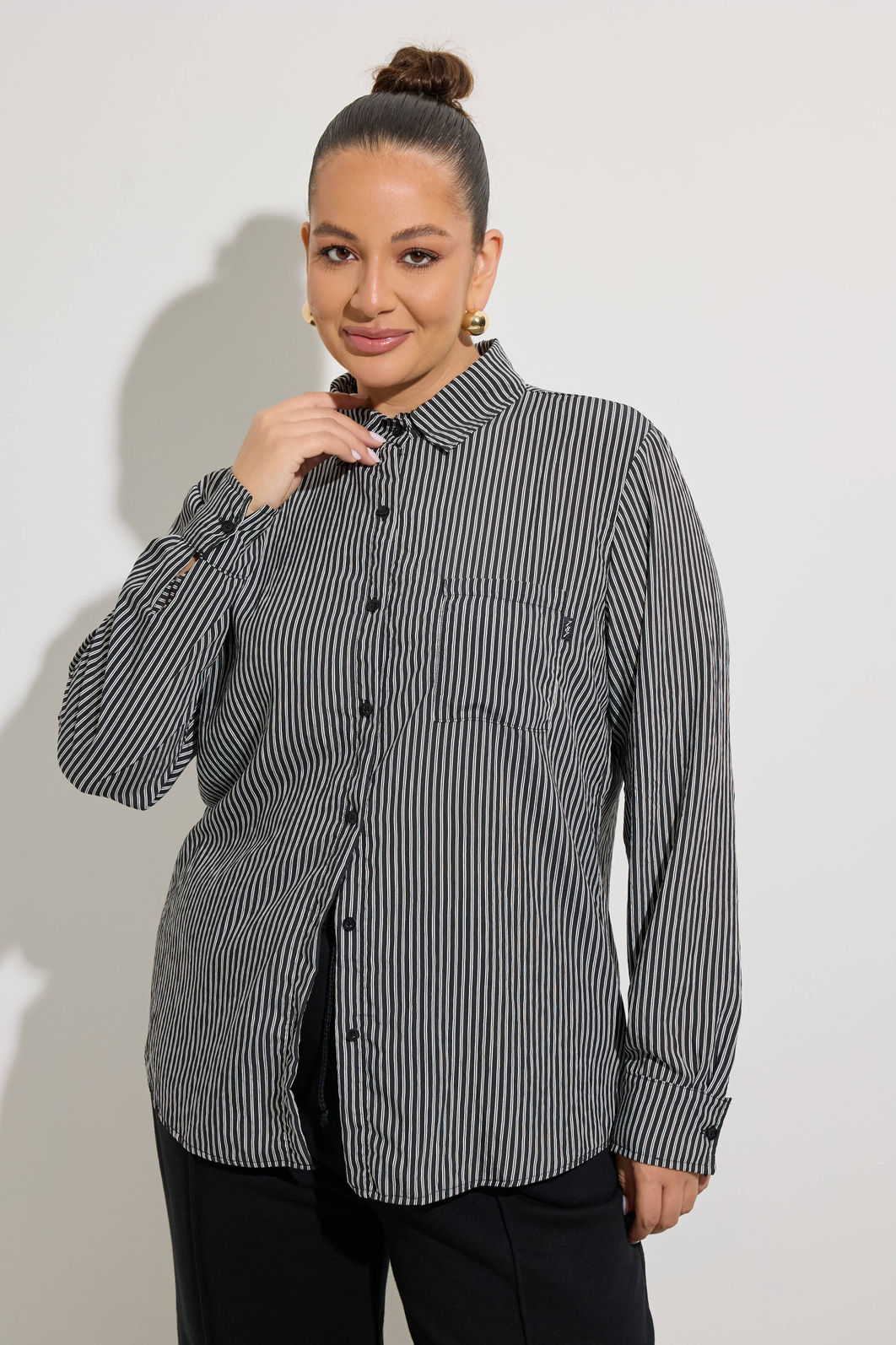 Camisa Alfaiataria Ellen Listrada Preta