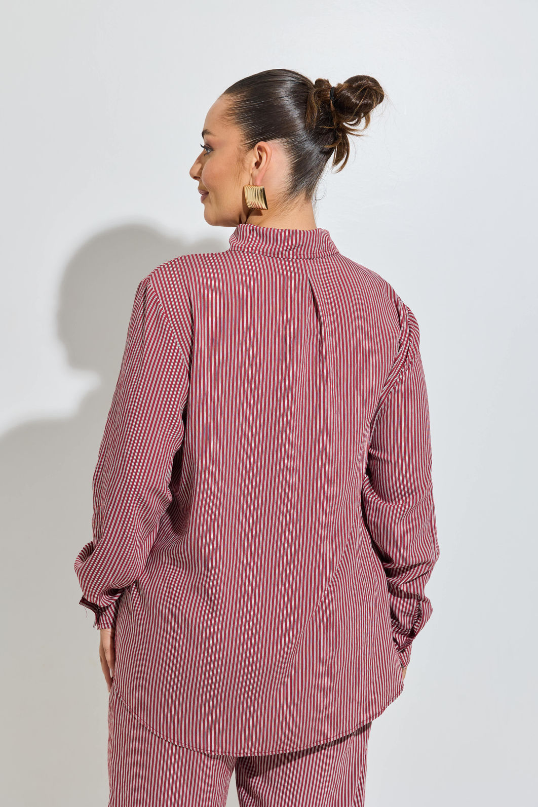 Camisa Alfaiataria Ellen Listrada Vinho