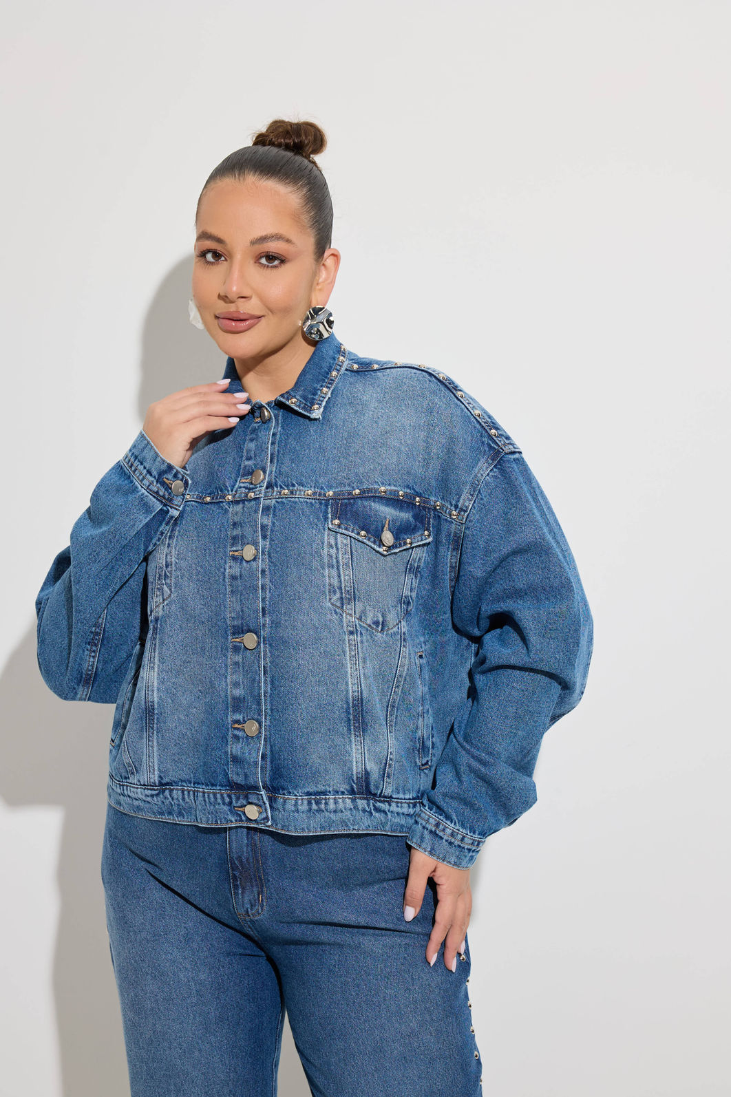 Jaqueta Jeans Com Tachas Shai Jaqueta Jeans Com Tachas Shai