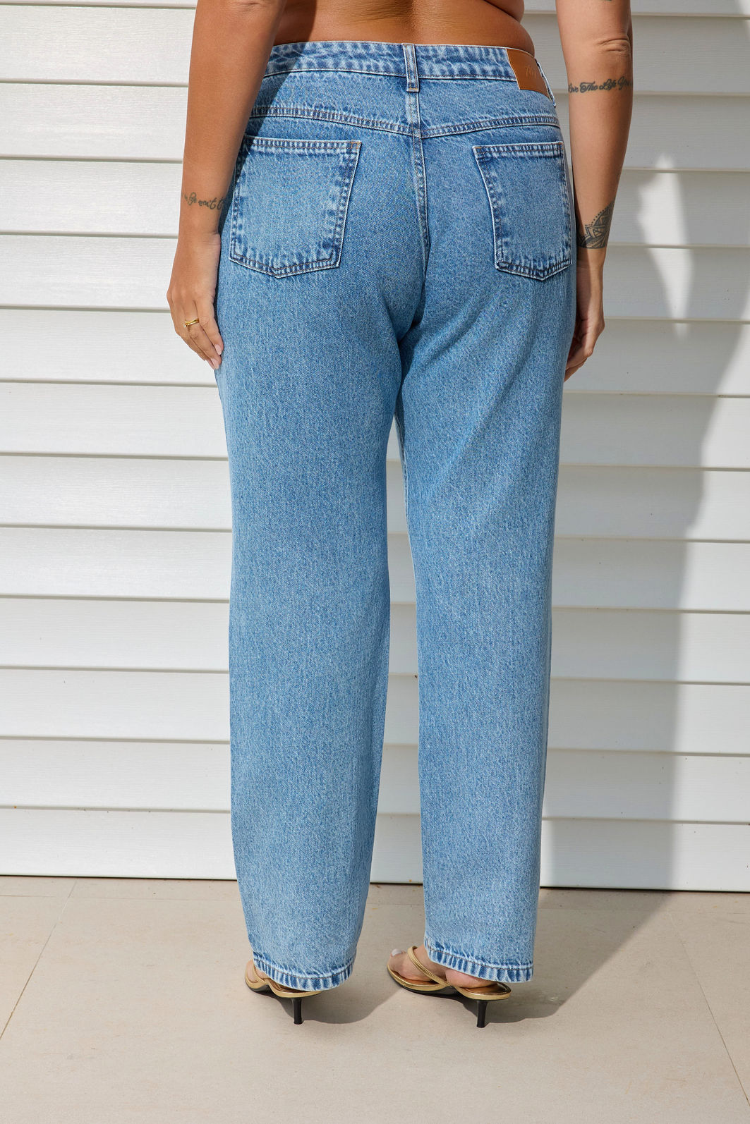 Calça Jeans Cintura Cruzada Plus Size Vick Calça Jeans Cintura Cruzada Plus Size Vick
