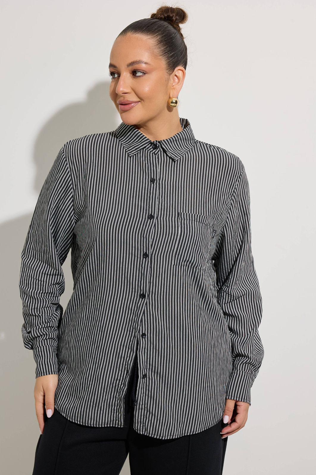 Camisa Alfaiataria Ellen Listrada Preta