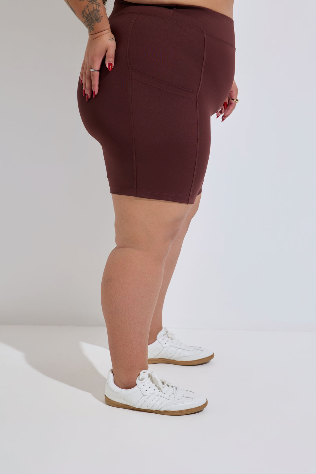 Bermuda Fitness Plus Size com Bolso Mocha Bermuda Fitness Plus Size com Bolso Mocha