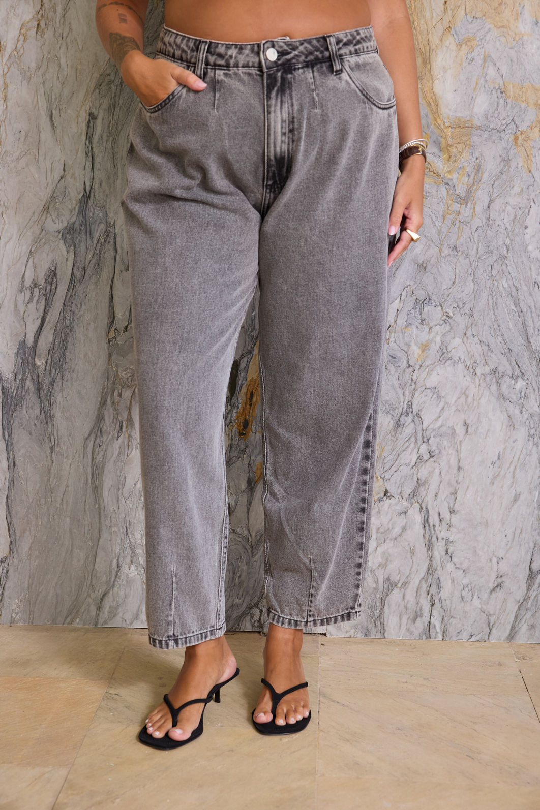 Calça Jeans Baggy Plus Size Paloma Com Regulagem Calça Jeans Baggy Plus Size Paloma Com Regulagem