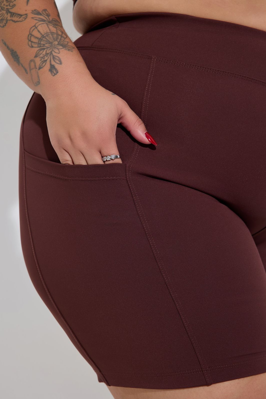 Bermuda Fitness Plus Size com Bolso Mocha