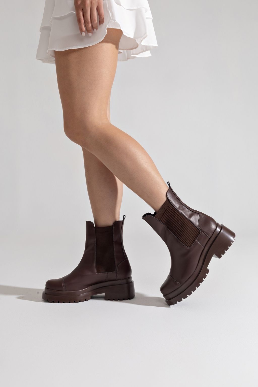 LEIDI - BOTA CHELSEA FEMININA TRATORADA MARROM Delfim Shoes - Loja