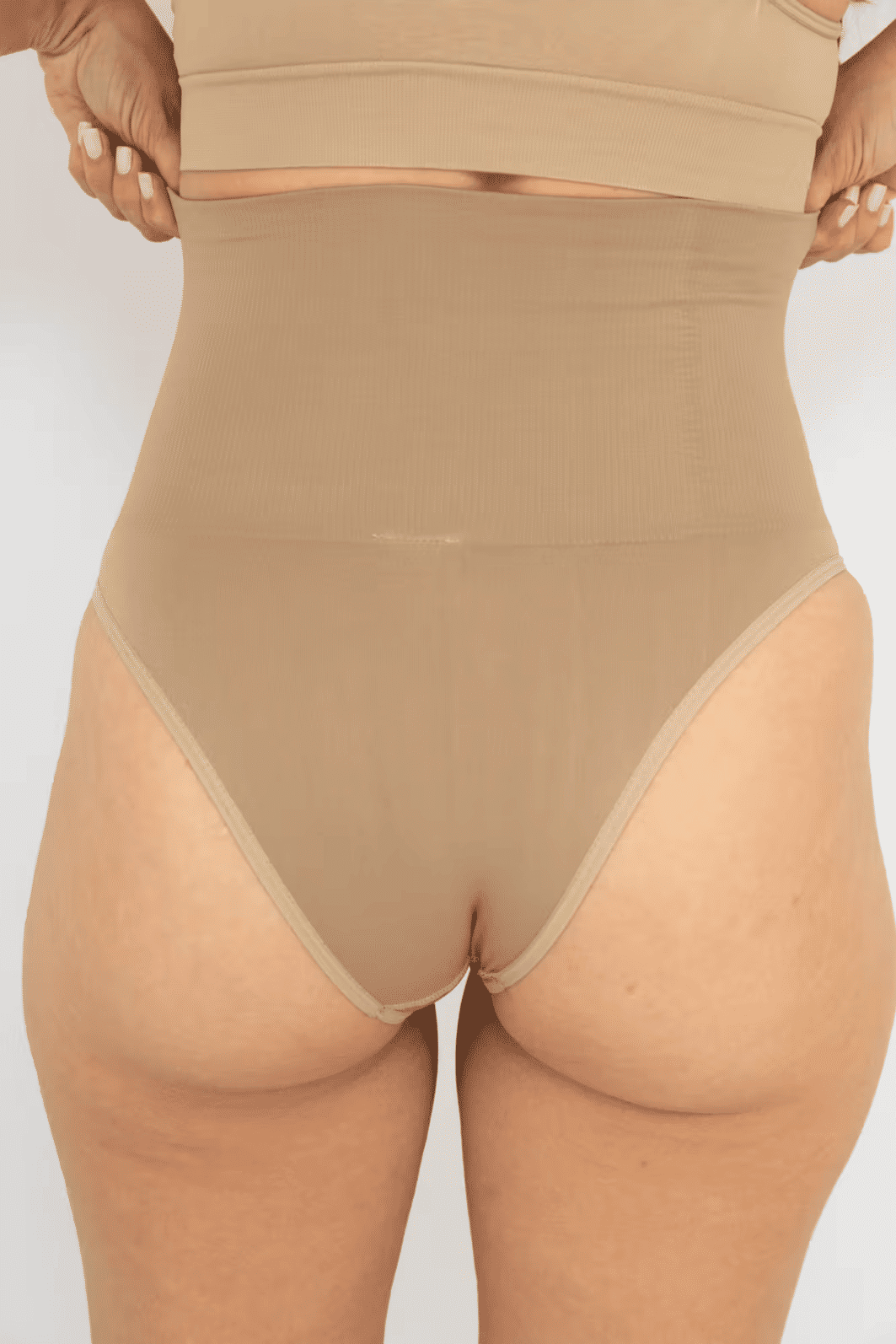Calcinha Pós Parto Tanga Modeladora Sem Costura Média Compressão- Bege Calcinha Pós Parto Tanga Modeladora Sem Costura Média Compressão- Bege