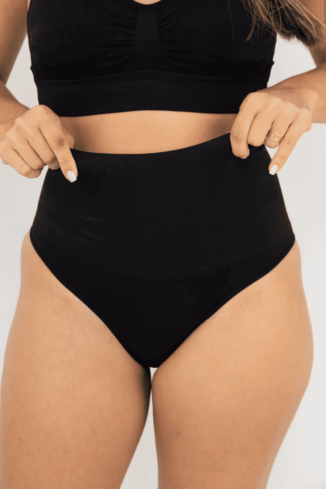 Calcinha Pós Parto Tanga Modeladora Sem Costura Média Compressão- Preta Calcinha Pós Parto Tanga Modeladora Sem Costura Média Compressão- Preta