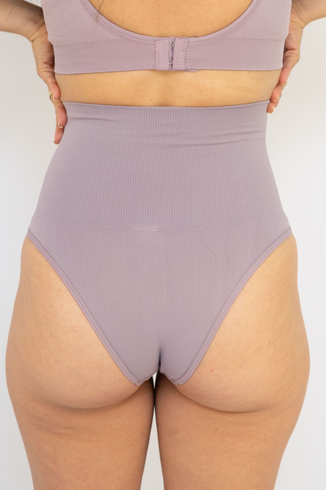 Calcinha Pós Parto Tanga Modeladora Sem Costura Média Compressão - Dusty Calcinha Pós Parto Tanga Modeladora Sem Costura Média Compressão - Dusty