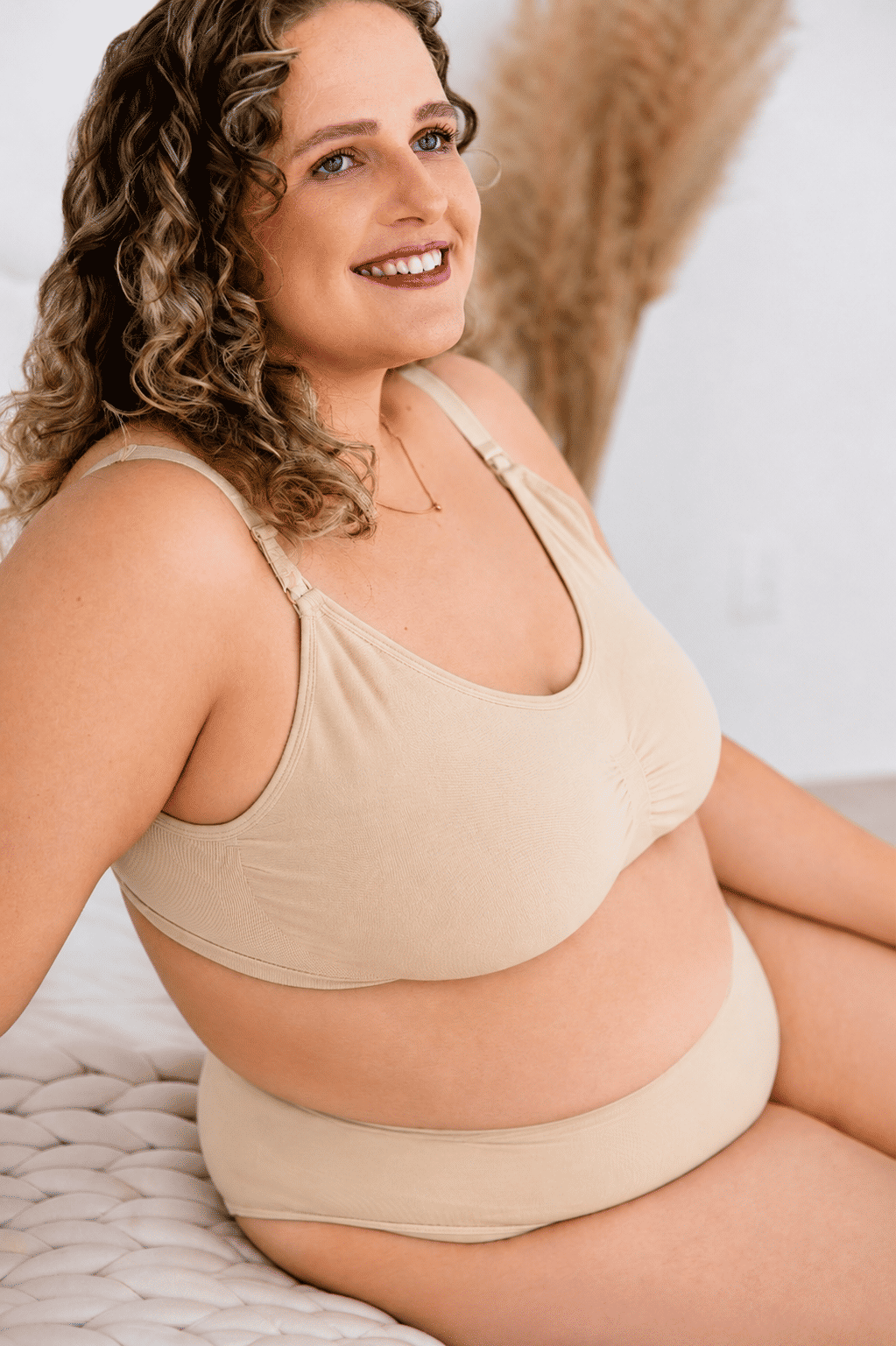 Sutiã Amamentação Sem Costura Plus Size - Zee Rucci - Bege Sutiã Amamentação Sem Costura Plus Size - Zee Rucci - Bege