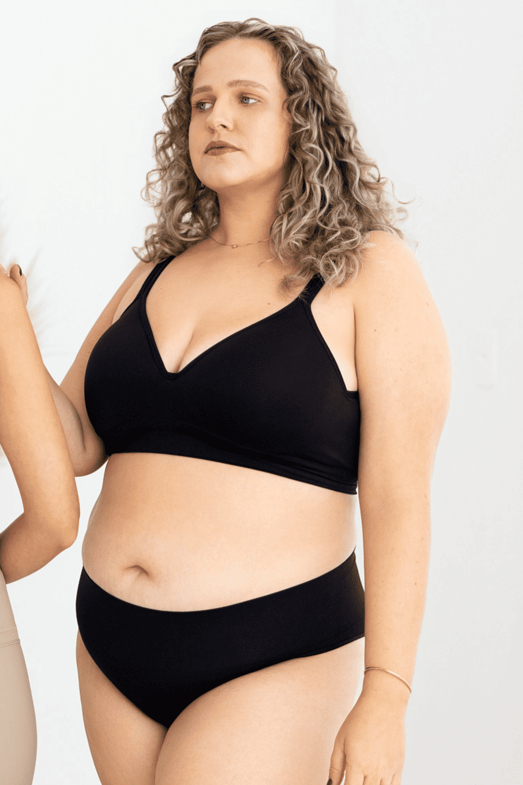 Calcinha Pós Parto Tanga Sem Costura Leve Compressão Plus Size - Preta Calcinha Pós Parto Tanga Sem Costura Leve Compressão Plus Size - Preta
