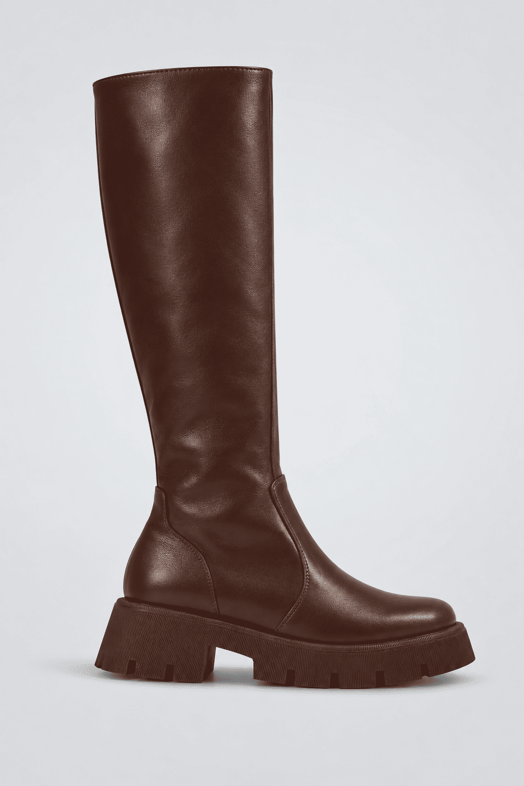 zuna-bota-feminina-cano-longo-tratorada-marrom Bota feminina cano longo tratorada marrom ZUNA, vista lateral, com zíper e sola tratorada